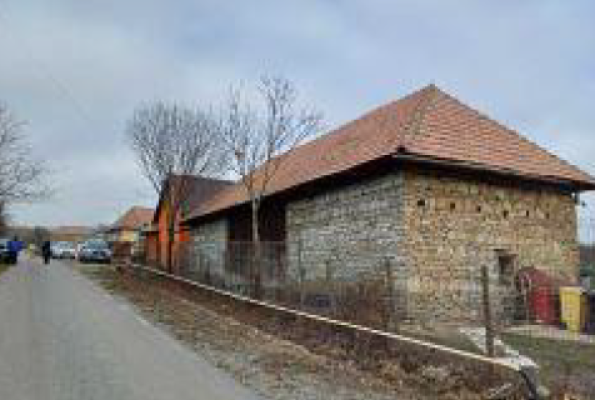 Cota de 1/2 din casă familială cu teren, Aiton, str. Intre Paraie, județul Cluj