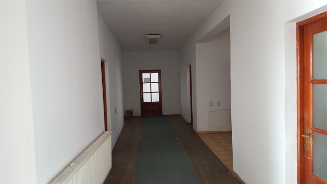 Fabrică de lemn, compusă din teren și construcții, în bloc cu echipamentele tehnologice