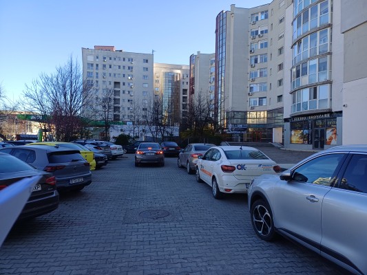 Spatiu comercial zona benzinaria MOL str. 9 Mai, Bacau, jud. Bacau