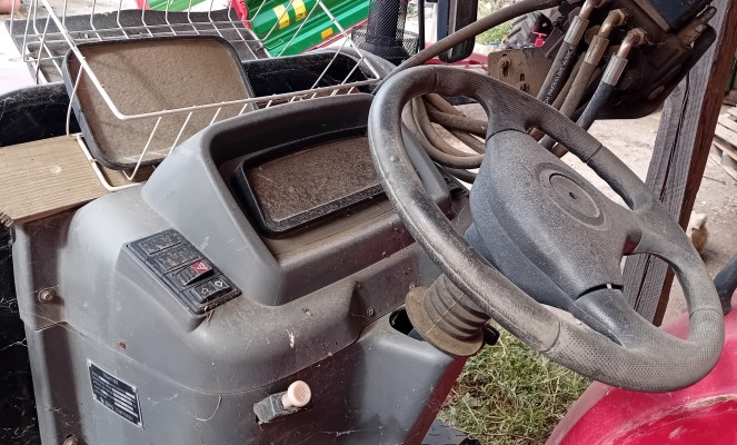 Tractor fara cabina cu incarcator