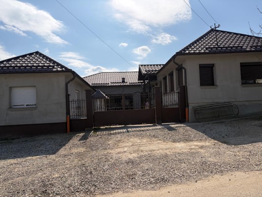 Casă parter cu anexă și teren intravilan – Drauț, jud. Arad