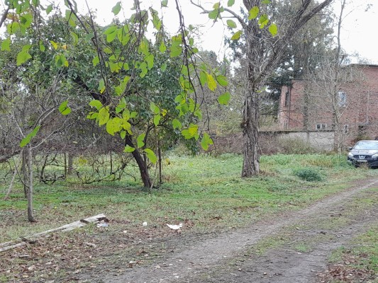2 case de locuit in regim P si in regim de S+P+E+M si teren in suprafata de 7771 mp