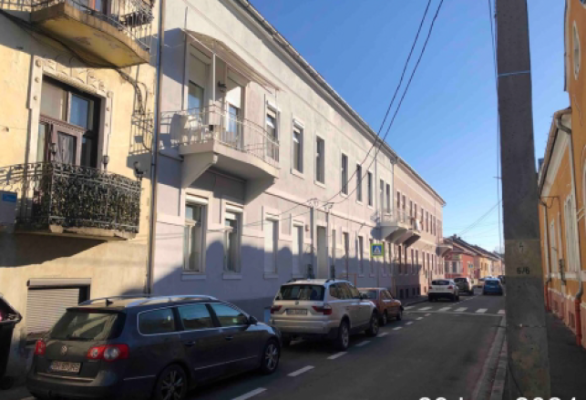 Apartament cu 3 camere situat in curte comuna situat intro casa colectiva la parter pe str Mimozei, ap. 6 loc Oradea 581824