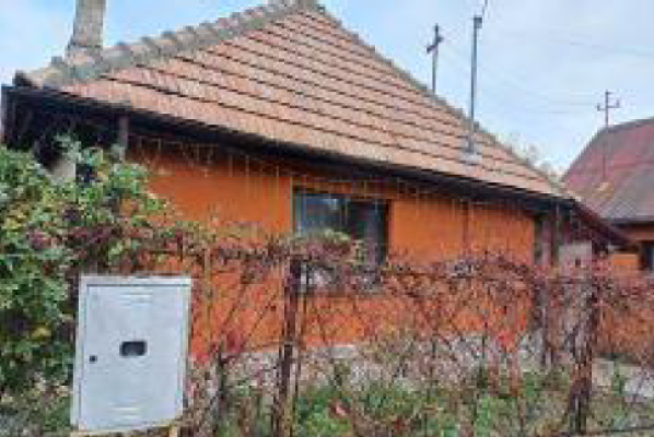 Cota de 1/2 din casă familială cu teren, Aiton, str. Intre Paraie, județul Cluj
