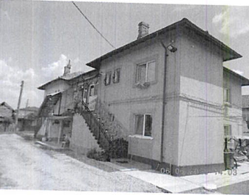 Cota 1/2 din apartament 3 camere si dependinte,