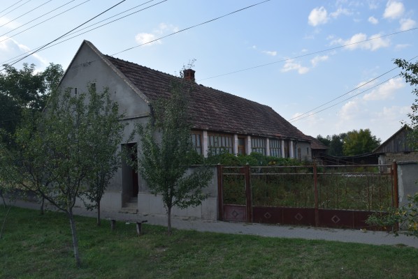Casa si teren situata in jud Arad loc Satu Mare comuna Secusigiu