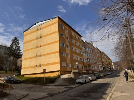 Apartament 3 camere, etaj intermediar, Municipiul Reșița, jud. Caraș-Severin