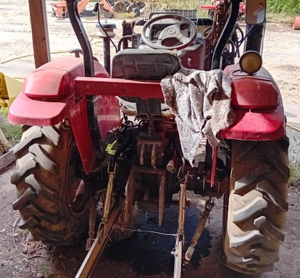 Tractor fara cabina cu incarcator