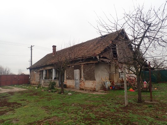 Cota 1/2 – Casă și teren intravilan – Săcueni, Bihor