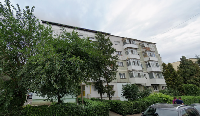 Apartament cu 3 camere, Loc. Roman, Jud. Neamt