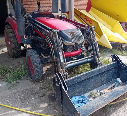 Tractor fara cabina cu incarcator