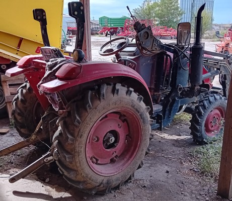 Tractor fara cabina cu incarcator