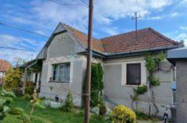 Cota de 1/2 din casă de locuit + anexă + teren in Dumitreștii, județul Mureș