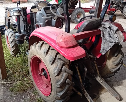 Tractor fara cabina cu incarcator