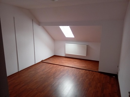 Casa P+M com. Hemeius, jud. Bacau REO626