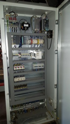 Fabrică de lemn, compusă din teren și construcții, în bloc cu echipamentele tehnologice