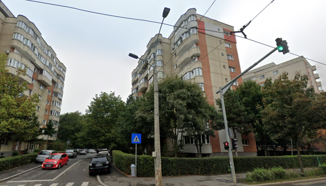 Cota 3/32 – Apartament 3 camere, semidecomandat, Municipiul Cluj-Napoca, județul Cluj