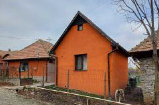 Cota de 1/2 din casă familială cu teren, Aiton, str. Intre Paraie, județul Cluj