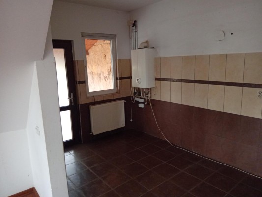 Casa P+M com. Hemeius, jud. Bacau REO626