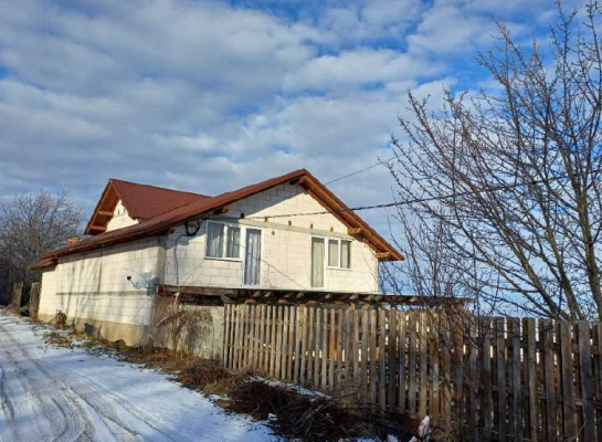 Cota de 1/2 din Casă P+M și teren în Feleacu, Str. Principală, jud. Cluj