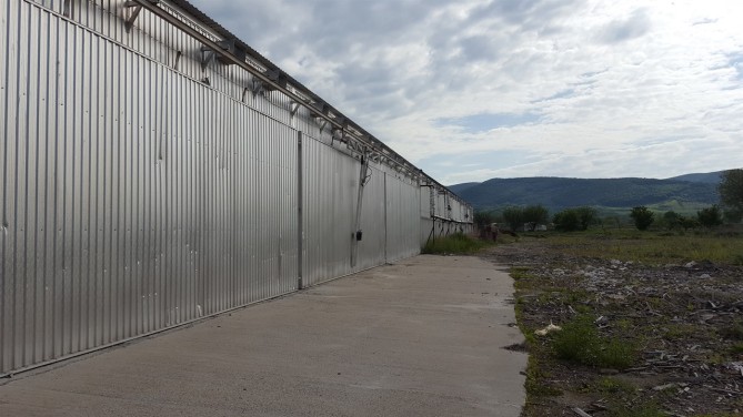 Fabrică de lemn, compusă din teren și construcții, în bloc cu echipamentele tehnologice