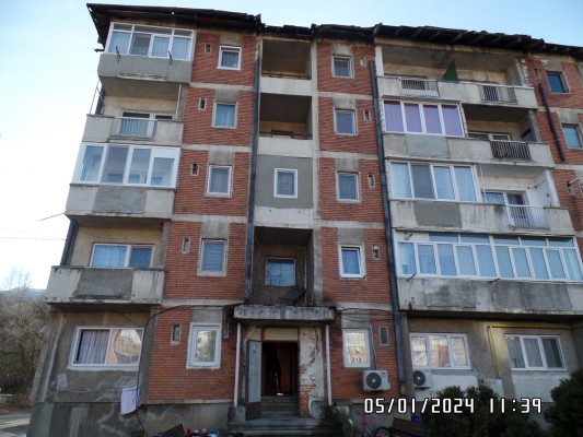 Apartament cu 1 camera in Uricani, Aleea Brazilor, Bl D3, sc. 4, et. 3