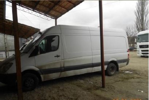 Autoutilitara Mecedes Benz Sprinter, loc. Scheia, Jud. Suceava