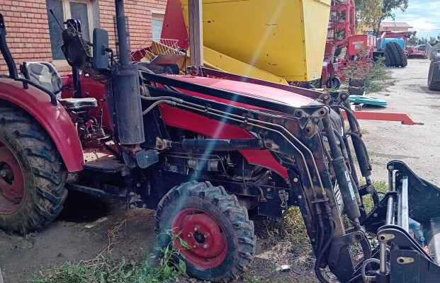 Tractor fara cabina cu incarcator